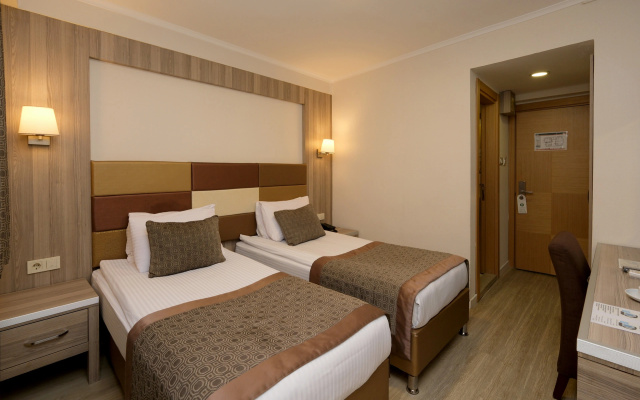 Pera Arya Hotel