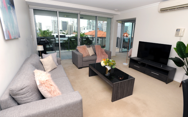 Surfers Paradise Three Bedroom With Pool and Spa Access