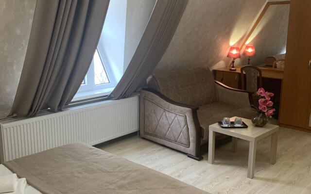 Lastochka Hotel