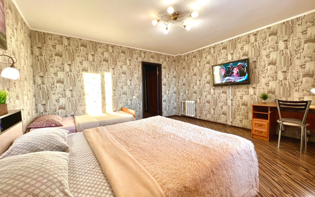 Апартаменты двухкомнатные на Карбышева 61Б (рядом с ТЦ Космопорт)