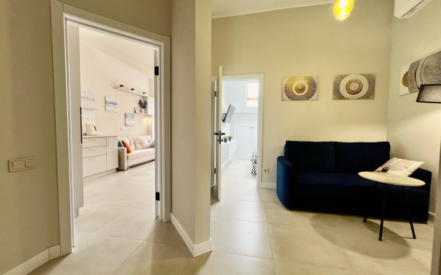 Yarkaya S Kusochkom Morya Flat