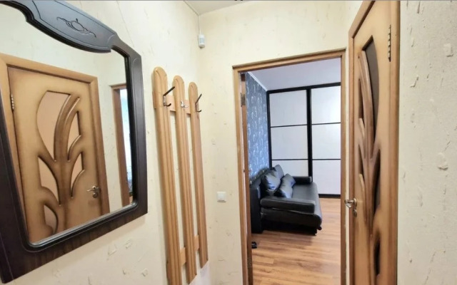 Na Ulitse Parizhskoy Kommuny 19 Apartments