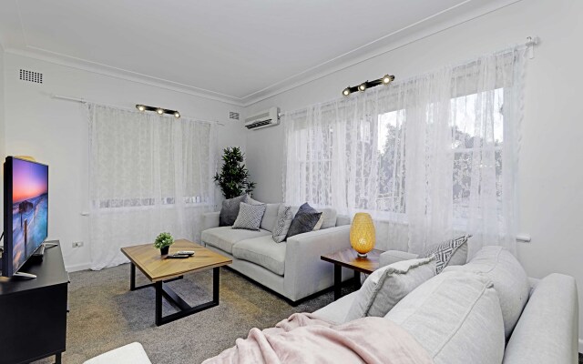 Private Beach House in Bondi Apartments