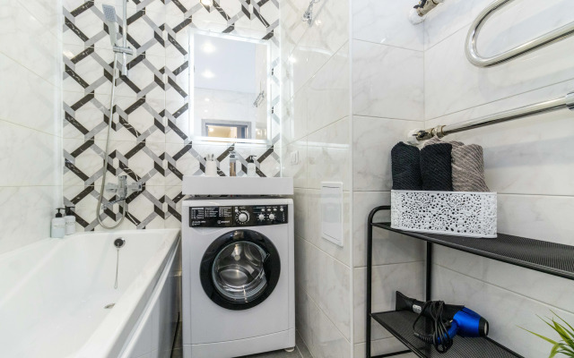 Квартира комфортные Ивана Захарова 18/2