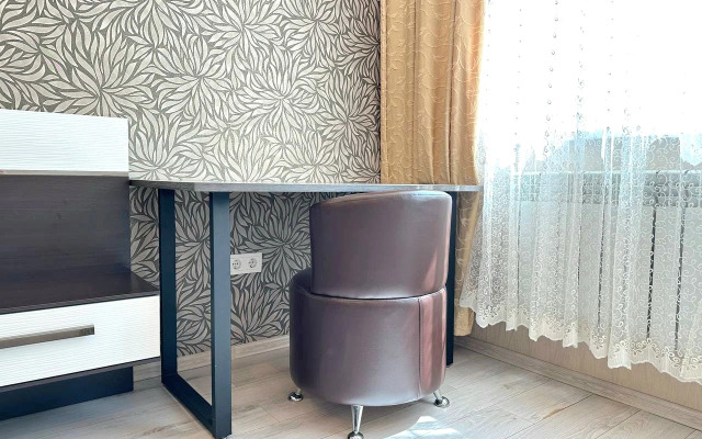 Dvukhkomnatnaya s balkonom na Pritomskom Flat