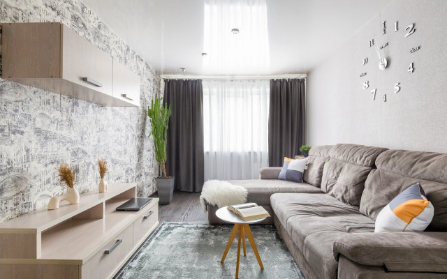 Dvushka s Izolirovannymi Komnatami, 5 Minut do Zolotoj Nivy Flat