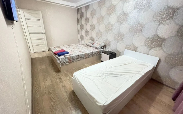 Na Ulitse Bratyev Zhabrovykh 3 Flat