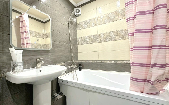 Tryokhkomnatnaya na Proletarskoy Flat