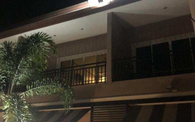 4 Palms Resort Hotel