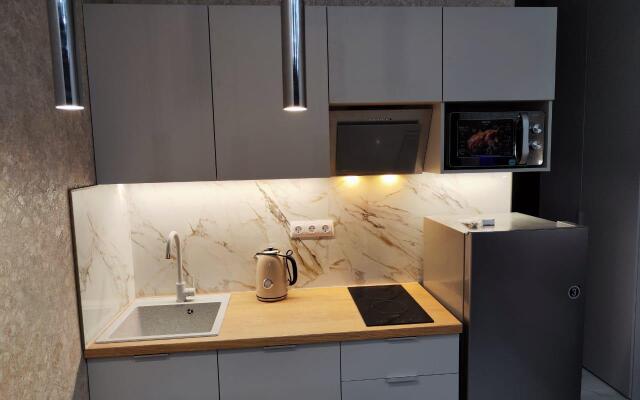 3kh mestnye apartamenty s balkonom i basseynom Apartments