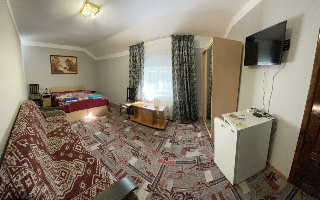 Adamas Hotel