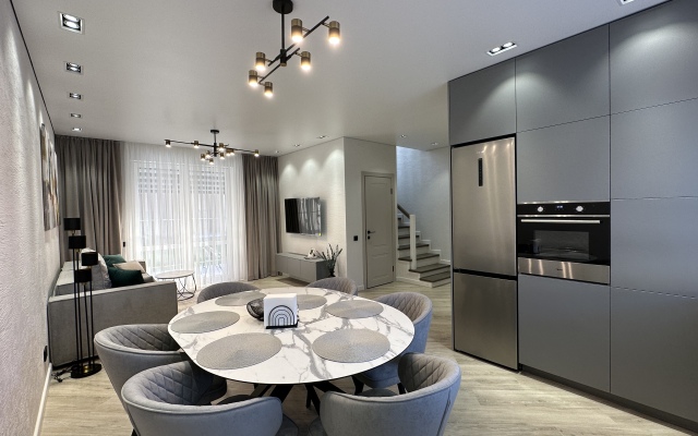 Gostevoy Dom s Dizaynerskim Remontom Guest House