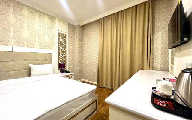 Maris Baku Hotel