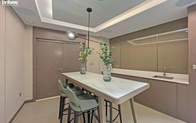 Bnbme, Opera Grand 2 BDR Apartments