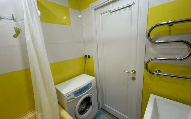 OtlichnyDen Ryadom S Zhd Vokzalom I Avroroy Flat