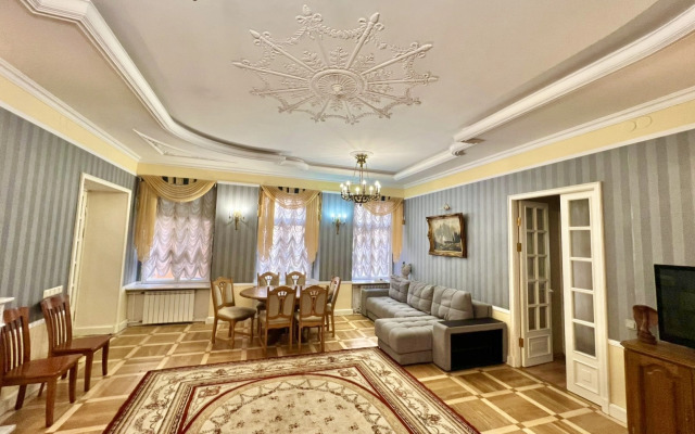 Апартаменты на Большой Конюшенной 3