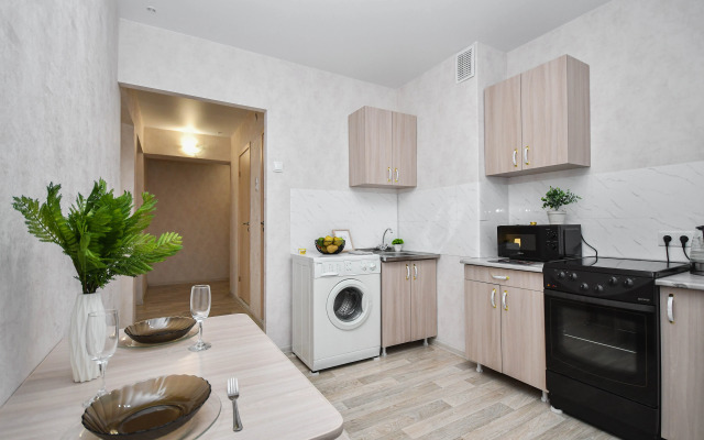 Prostornaya Kvartira Vozle SFU Flat