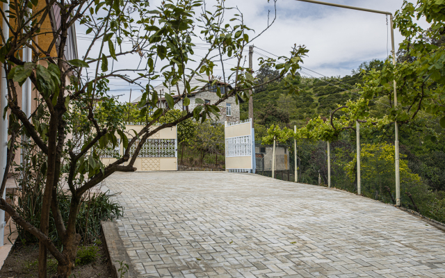 S Mandarinovim Sadom Private House