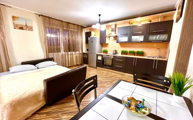 Апартаменты двухкомнатные на Карбышева 61Б (рядом с ТЦ Космопорт)