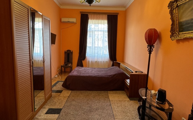 Queen Hotel