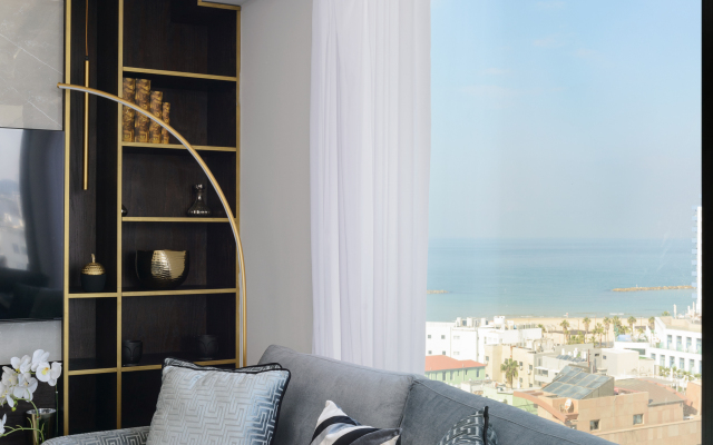 High End & City View by FeelHome