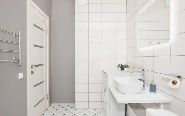 Etazhidejli na 18 etazhe vozle ZhD Apartment