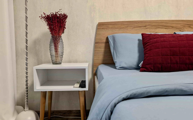 Апартаменты Новые в тихом центре и хвойным лесом за окном