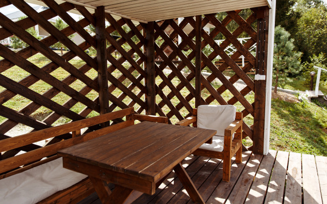 Частный дом у реки