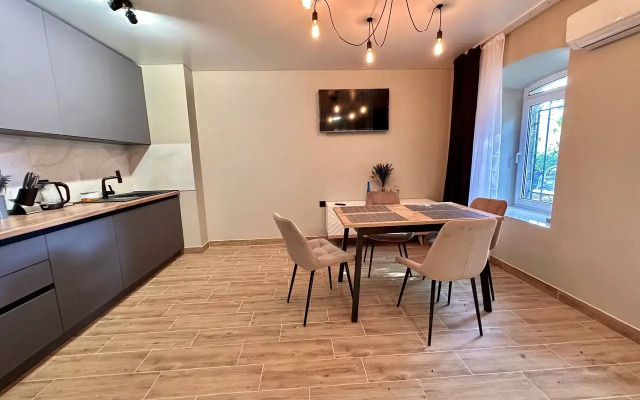 Shikalad Kmv Lyuks V Tsentre 8 Flat