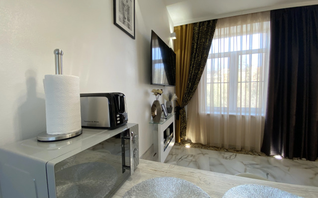 Апартаменты в современном стиле с камином