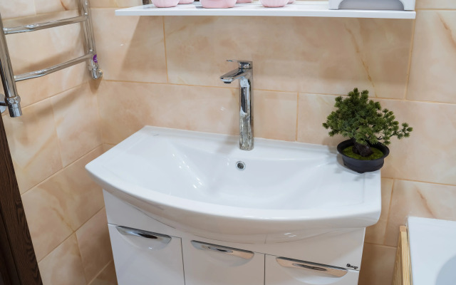 Квартира Просторная Двухкомнатная Natali на метро Пражская