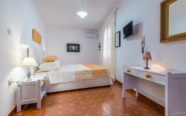 Milos Inn Hotel