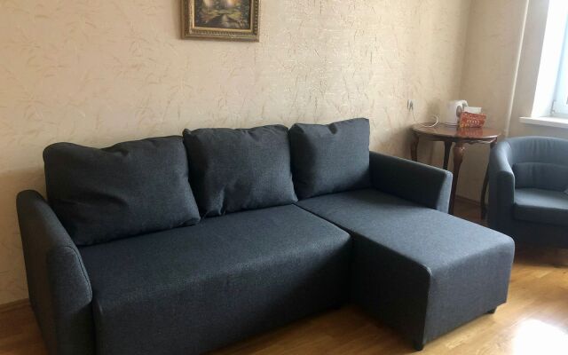Blagorodnaya klassika v Tsentre Flat