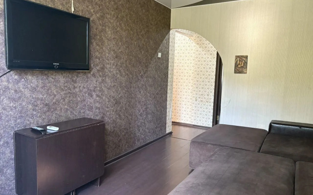 Квартира для командировочных рядом с заводами Лукойл, Каустик, кинотеатром Юбилейный