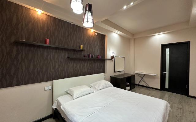 3-komn. ryadom s restoranom DIMOND, DI8210 Flat