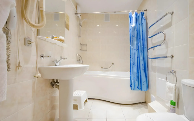 Отель Александровский парк-отель