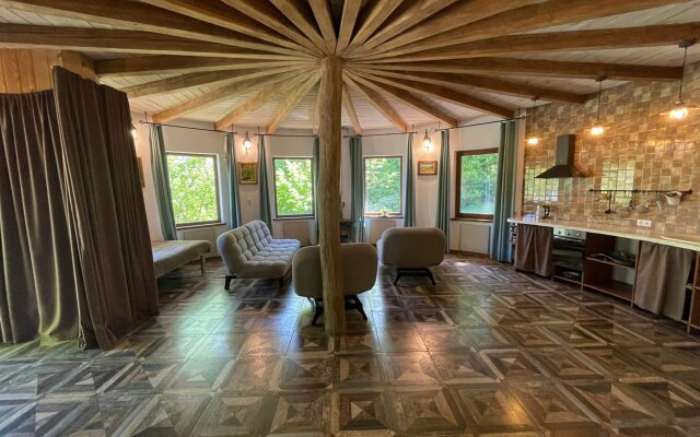 Круглый Дом в Горах