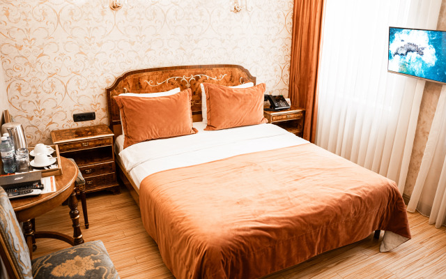 West Inn Palace Hotel