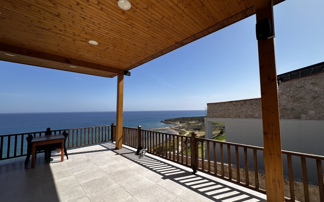 Teko's Golden Hill Hotel