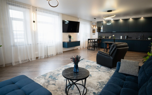 S Potryasayuschim Vidom Flat