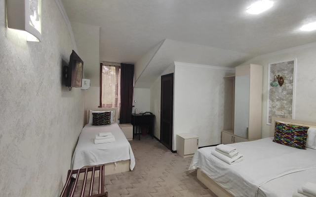 Suzani Samarkand Hostel