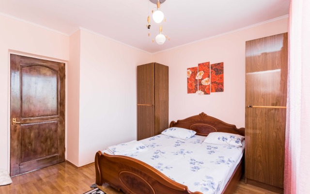 Na Prospekte Dostyk 119 Flat
