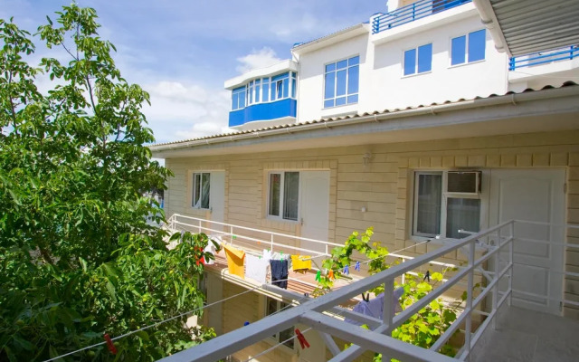 EdiRoz na Kryimskoy Guest House