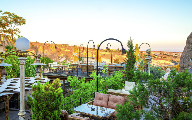 Cappadocia Fairy Chimneys Selfie Cave Hotel