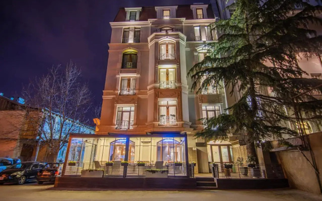 City Avenue Hotel
