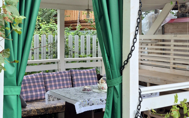 Svoi Lyudi Guest House