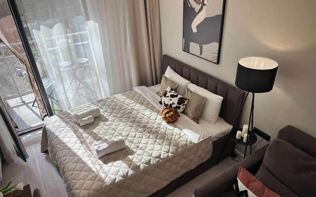 Апартаменты с балконом и видом на сосновый парк рядом с морем