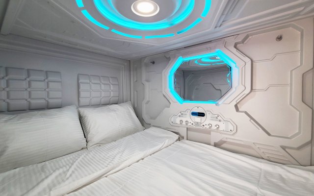 Capsula Hotel Hostel