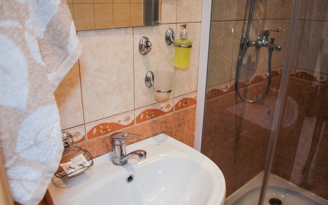 Adamas Hotel