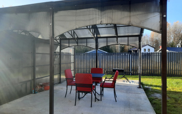 Частный дом у леса